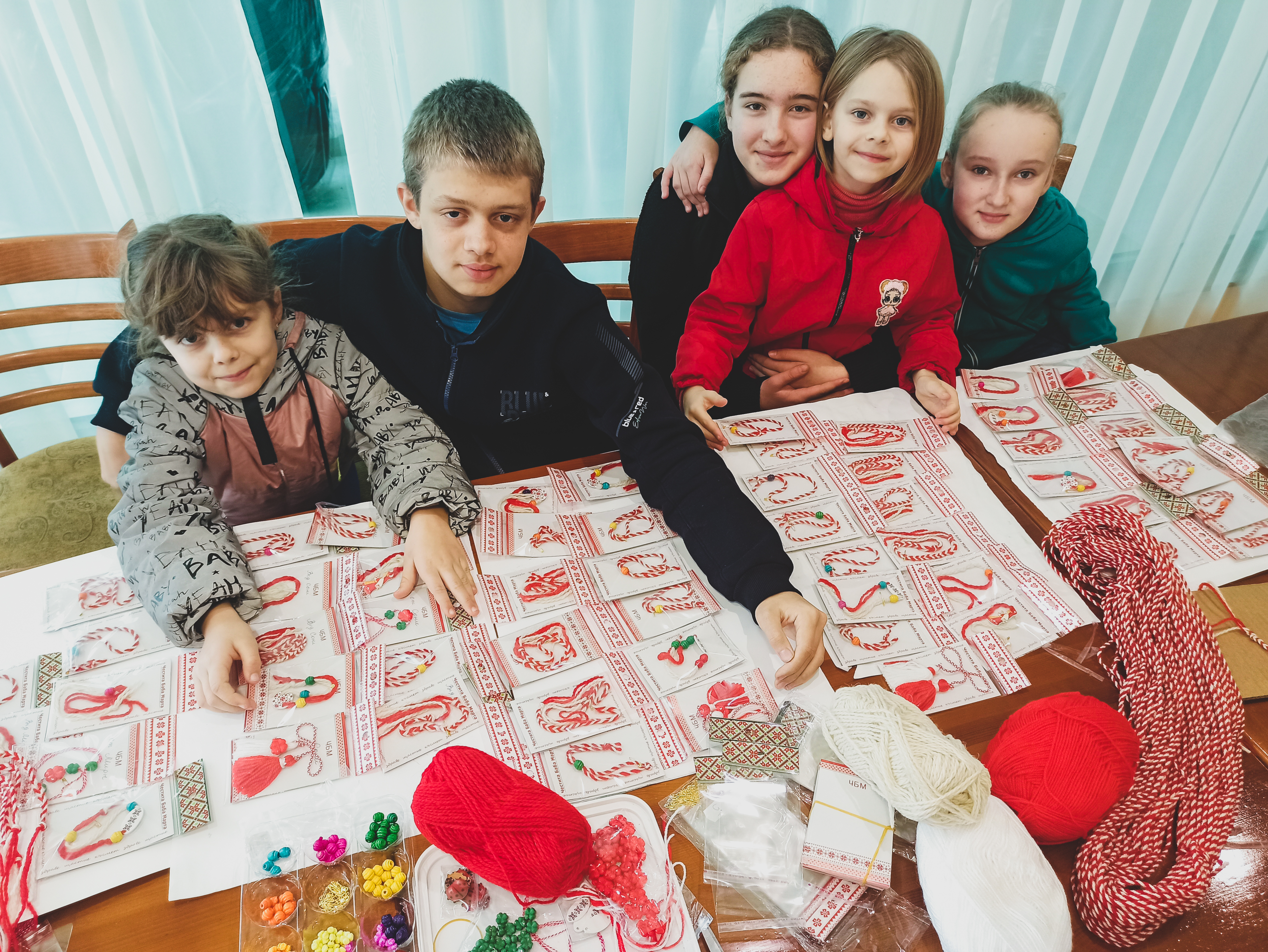 Ukrainian children with "martenitsi"
